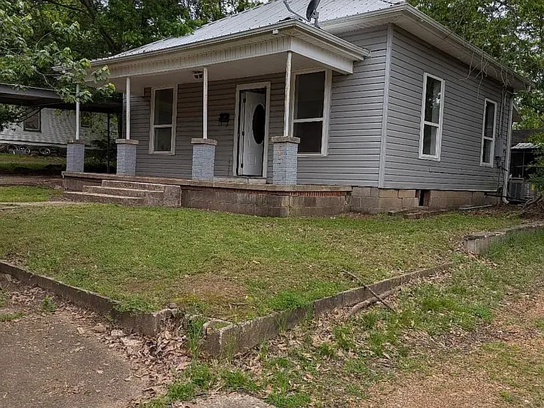 408 S 5th St — Photo 1