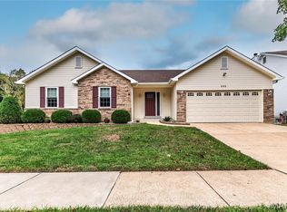 999 Winter Park Dr, Fenton, MO 63026