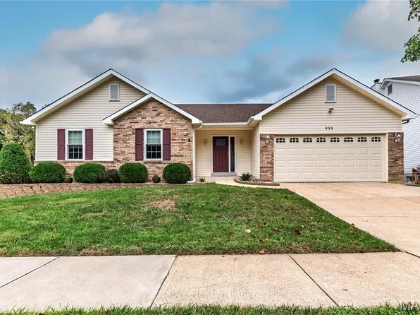 999 Winter Park Dr, Fenton, MO 63026