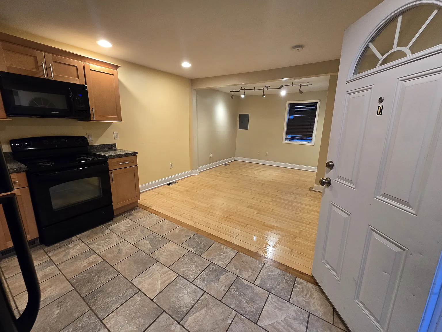 Studio, 500 sqft, $750 — Photo 3
