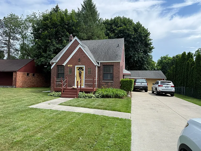 3659 Oakshire Dr — Photo 2