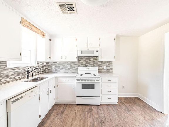 5th image of 214 Gardenia Ct