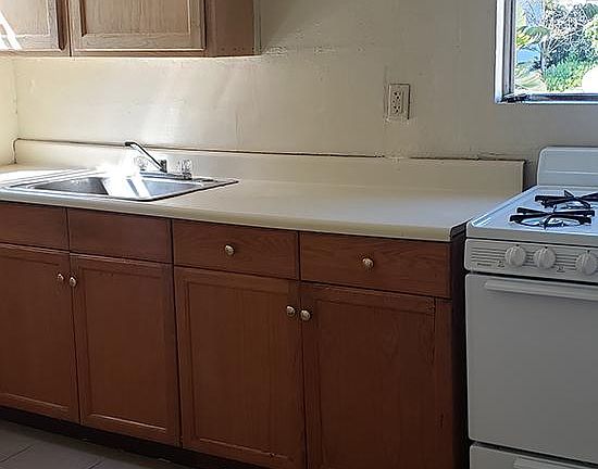 3rd image of 1714 E Glenoaks Blvd APT 4