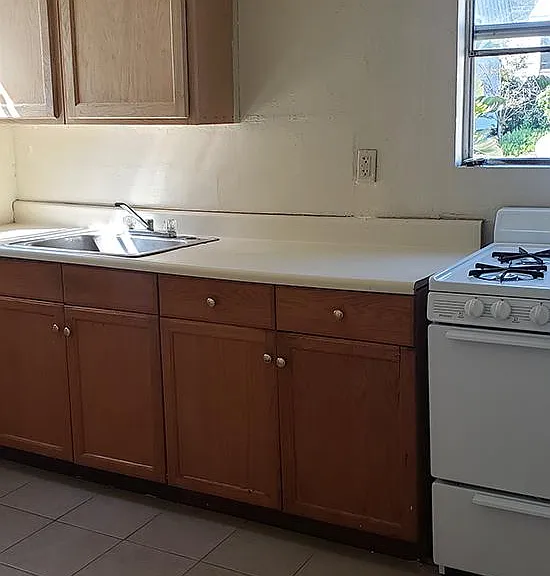 1714 E Glenoaks Blvd #4 — Photo 3