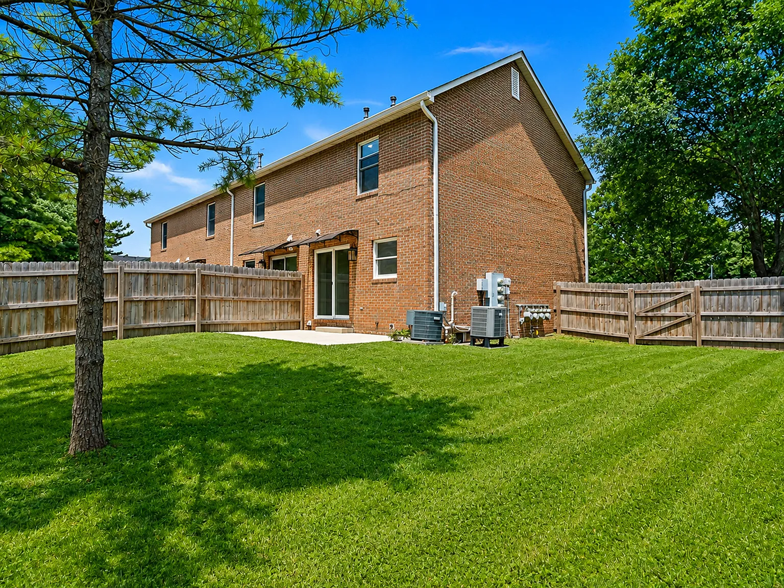 2 bed, 1.5 bath, 1632 sqft, $2,230 — Photo 2
