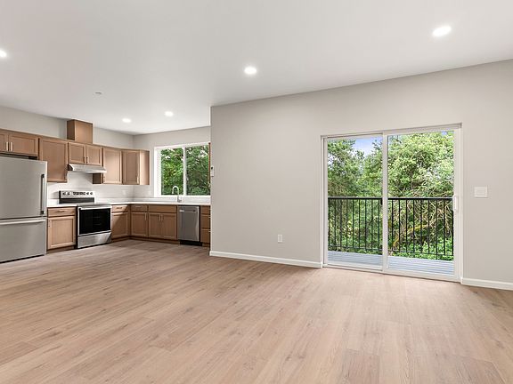 5th image of 15902 52nd St E #C