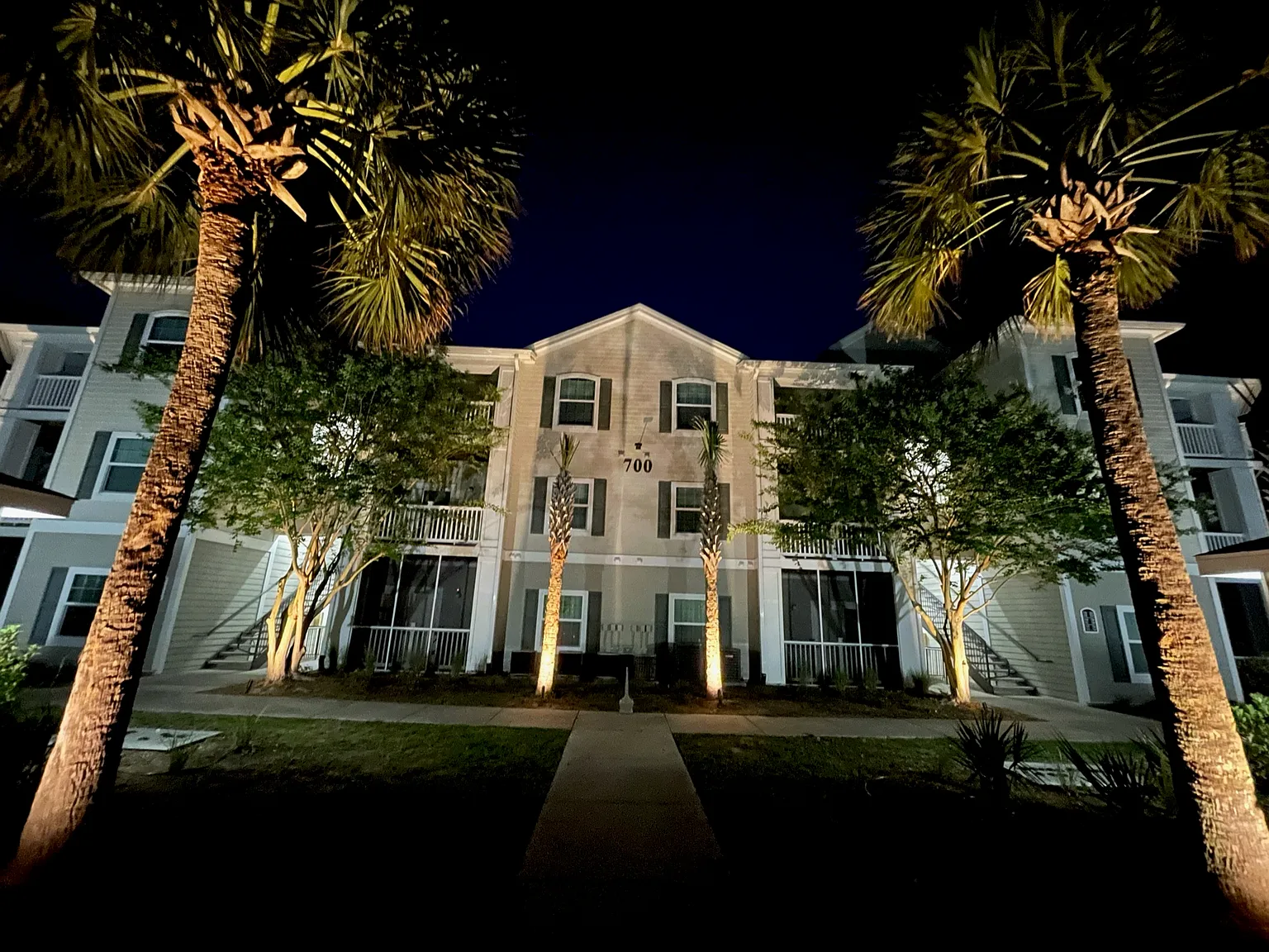 1 bed, 777 sqft, $1,970 — Photo 2