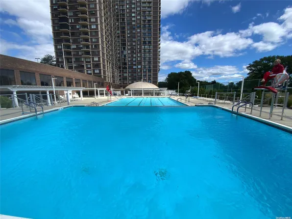 27010 Grand Cental Parkway #11H, Floral Park, NY 11005