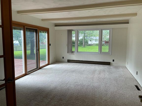3rd image of 2798 Roseland Ave
