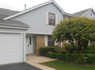 1373 Seven Pines Rd APT D1, Schaumburg, IL 60193