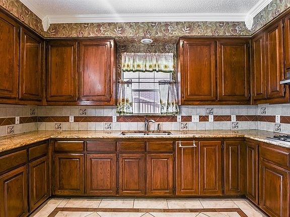 2nd image of 1511 Jeanette Way