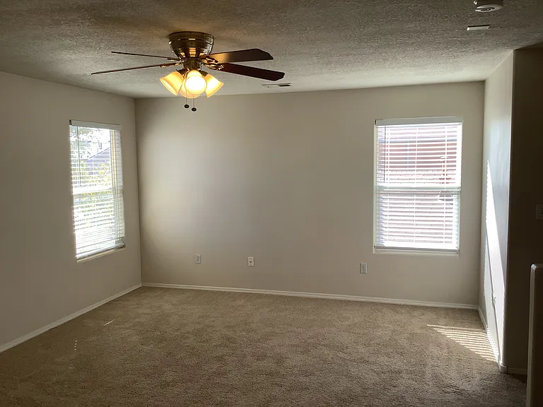 5726 Quay Dr NE — Photo 4