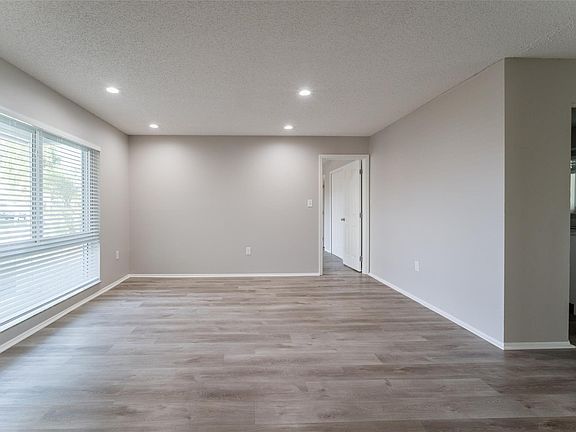 3rd image of 11450 NW 39th Place