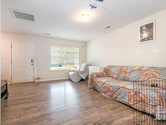 5th image of 3033 Green Apple Dr