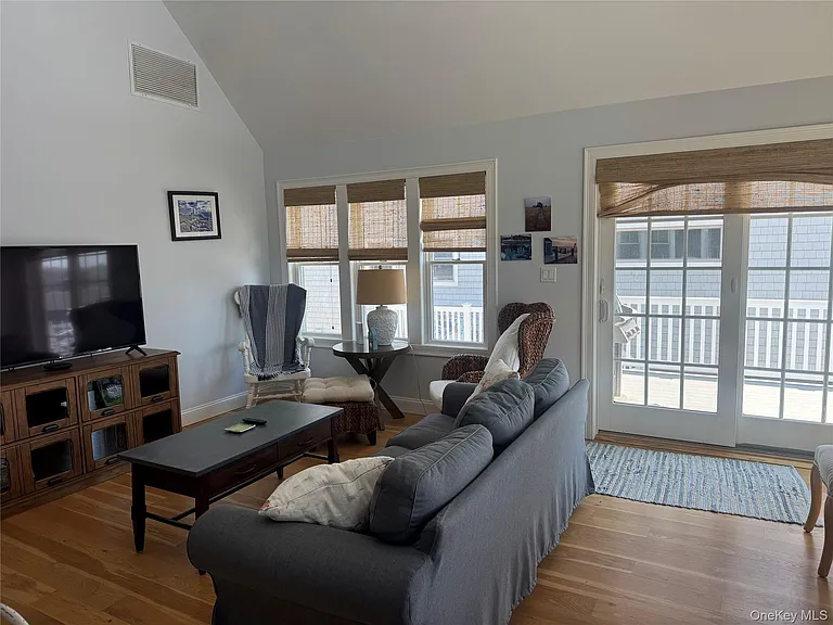 84 Maryland Ave — Photo 3