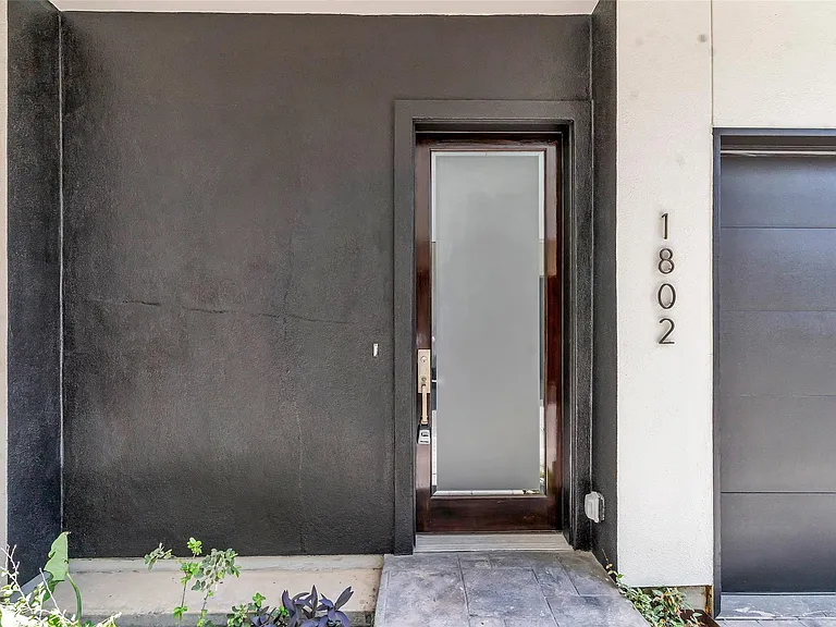 1802 Hickory St — Photo 42