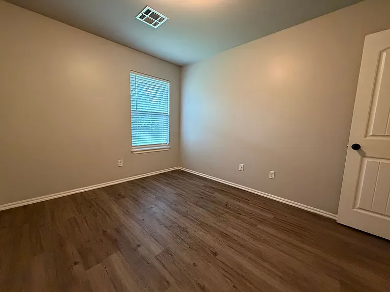 404 Chalk Hill Ct — Photo 42