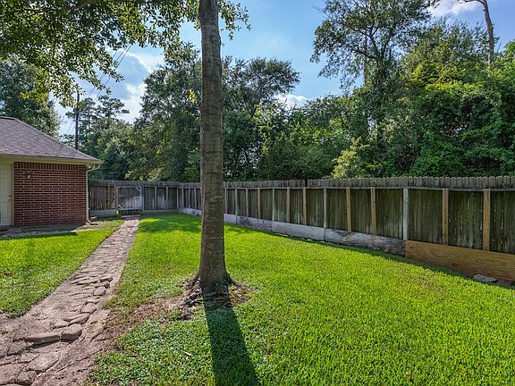 SIde yard with no neighbor