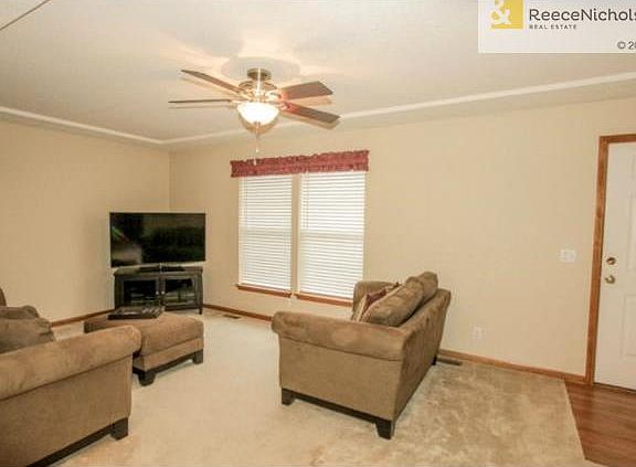 GREAT ROOM WITH CEILING FAN