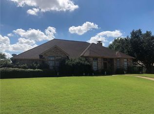 1011 Colonial Ct, Kennedale, TX 76060