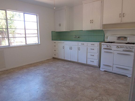 5th image of 2411 Arnold Ct