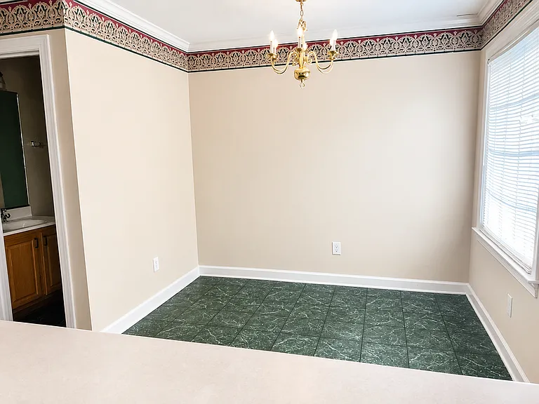 Royal Oaks Condominiums — Photo 3