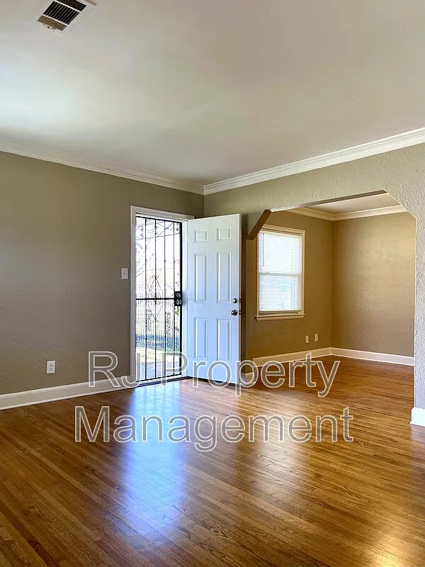 2 bed, 1.0 bath, 992 sqft, $995 — Photo 3