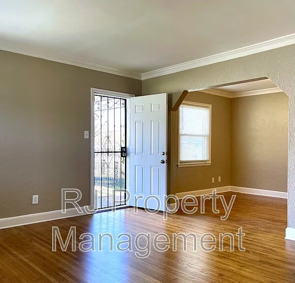 1598 Marianna St — Photo 3
