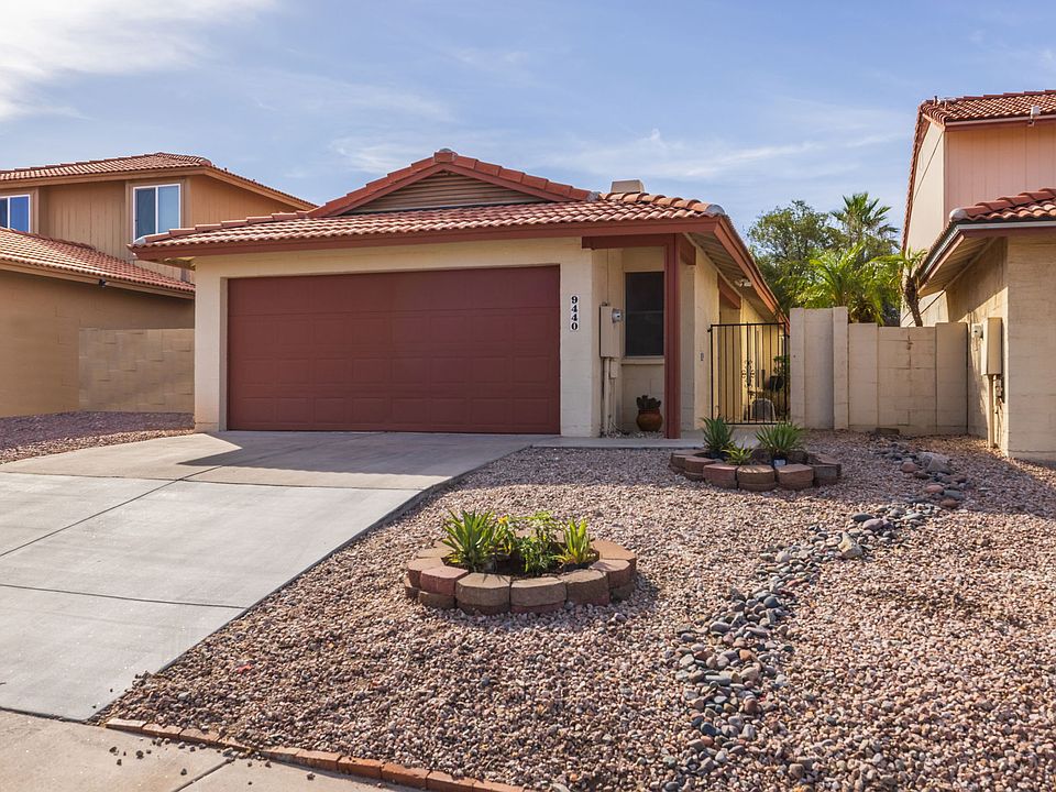 This home is just steps away from 16,000 South Mountain Park. Full 2 car garage.