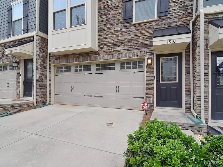 1810 Shumard Ln — Photo 3