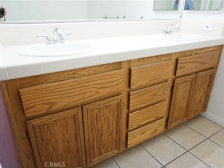 5540 Balboa Blvd — Photo 36