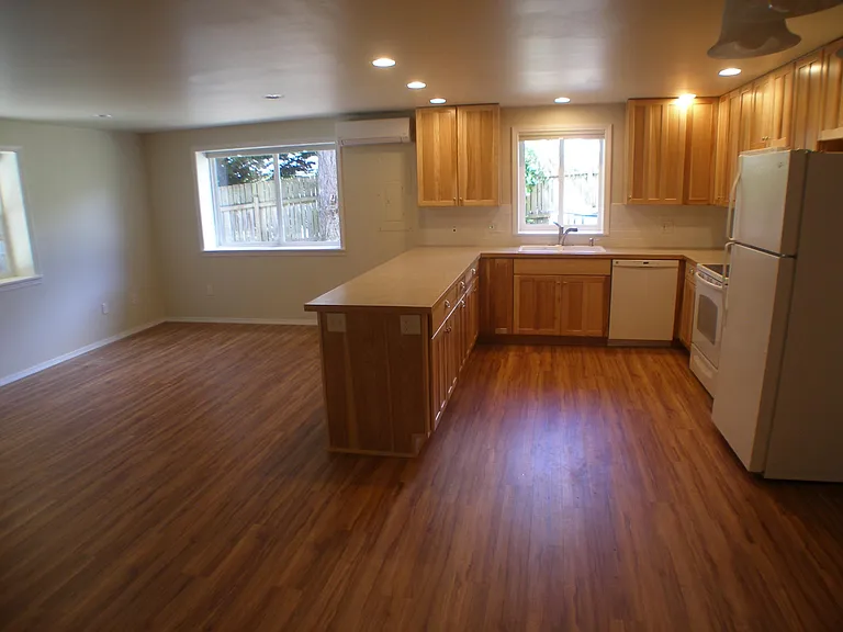 484 Grow Pl NW #LOWER — Photo 4