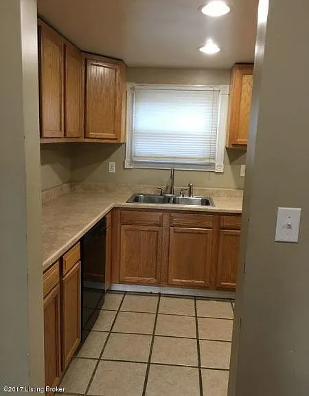 604 Winkler Ave — Photo 6