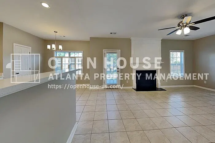 4 bed, 2.5 bath, 2798 sqft, $2,700 — Photo 3