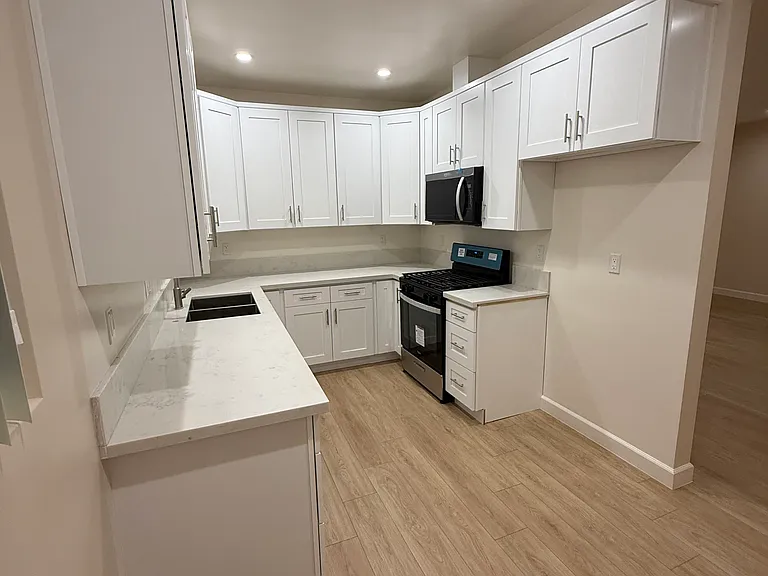 378 W Wilson Ave — Photo 2