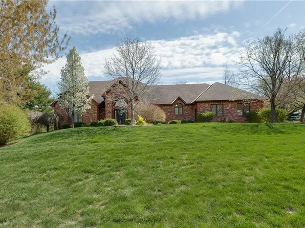 39 Court Dr, Saint Joseph, MO 64506