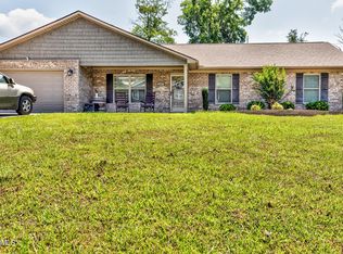 157 Zoe Cir, Jacksboro, TN 37757