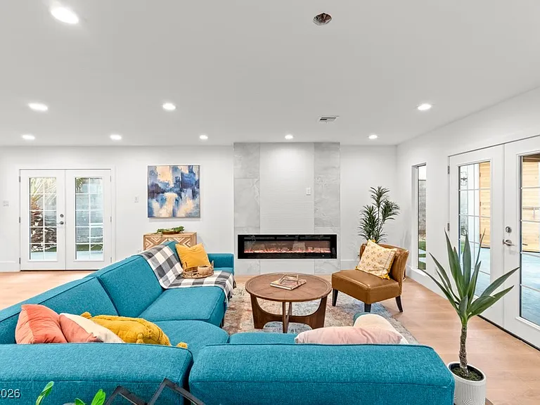 1621 Franklin Ave — Photo 19
