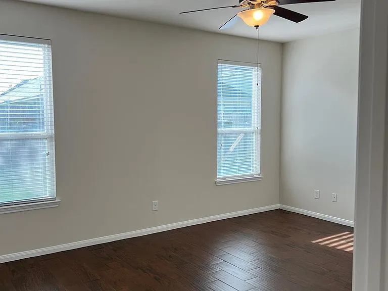 1238 S Maple Dr — Photo 4