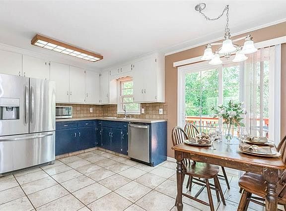 2nd image of 6510 Melrose Ln