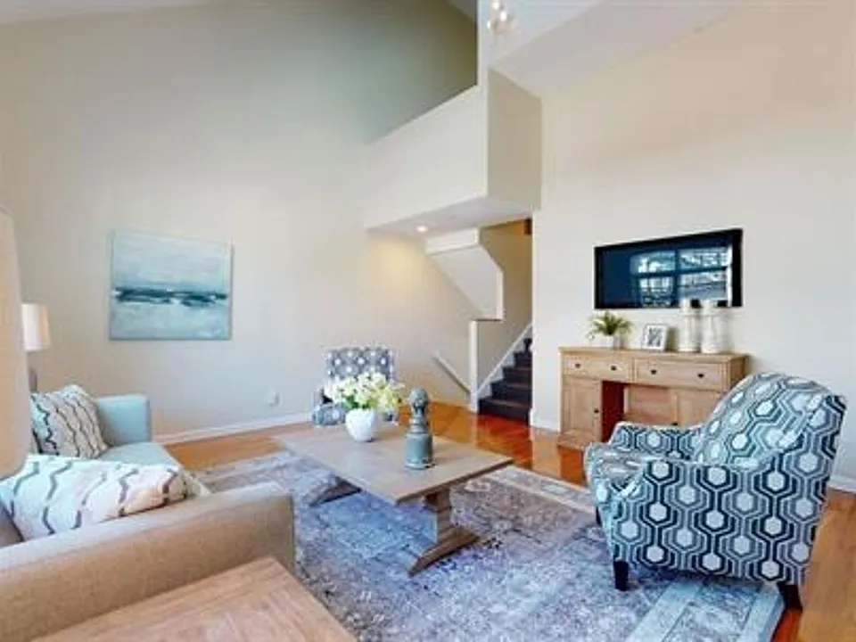137 Glenville Ave #2