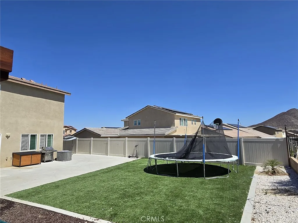 4 bed, 2239 sqft, $3,200 — Photo 2