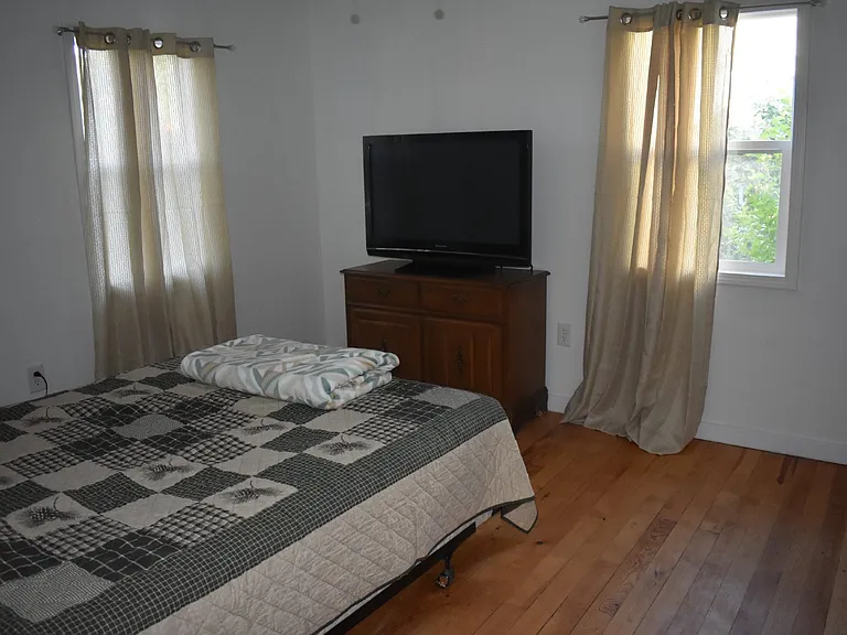 535 E Hanthorn Ave — Photo 10