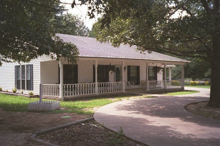 Big lot with circle drive