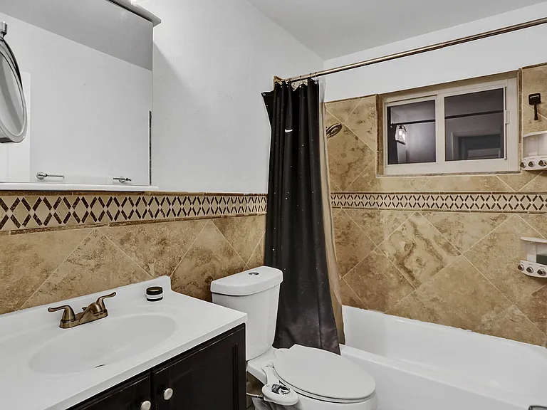 600 NE 7th Ave #8 — Photo 14
