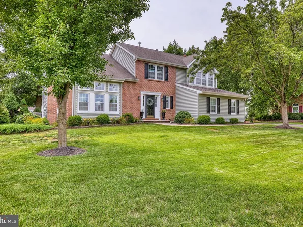 451 Knollbrook Dr, Langhorne, PA 19047
