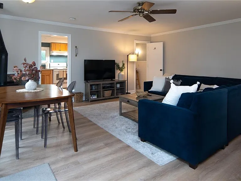 534 Aquidneck Ave #A — Photo 4