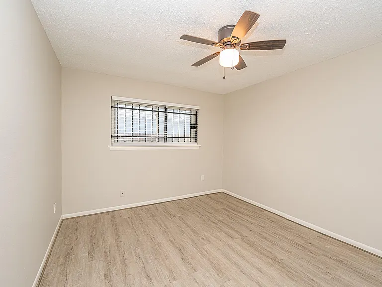 8124 Beech Cove Ln — Photo 15