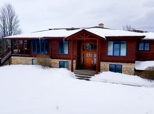 1760 Harbour View Dr, Marquette, MI 49855