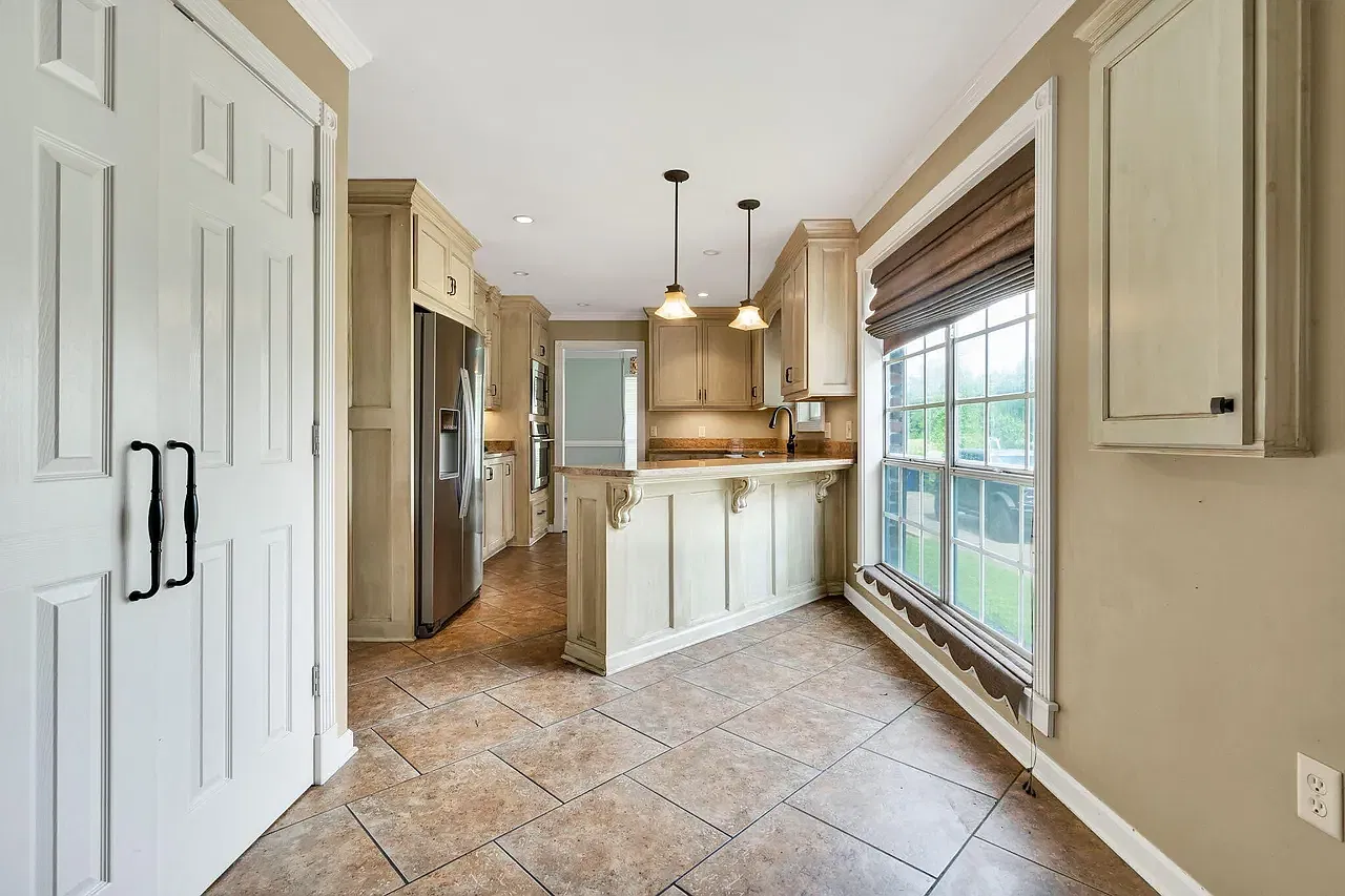 4 bed, 2832 sqft, $2,800 — Photo 2